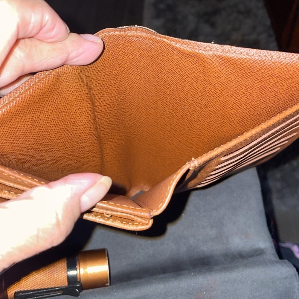 Louis Vuitton trifold passport wallet in monogram - Picture 9 of 11
